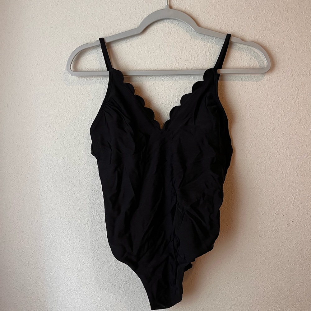 Women's Medium Black Scalloped Edge Swimsuit Xhilaration